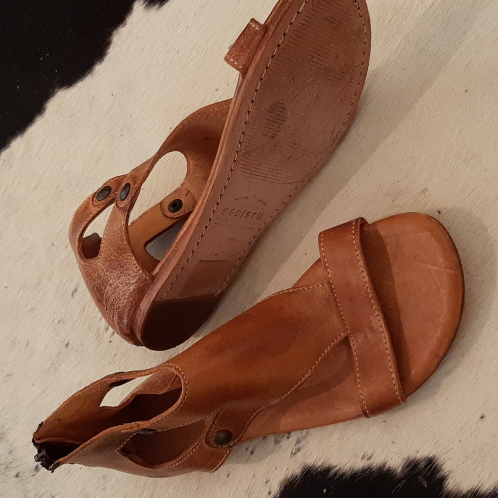 Bedstu sandel size 6 camel
